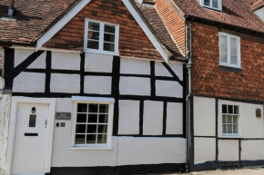 Cosy character cottage in central Marlborough UK